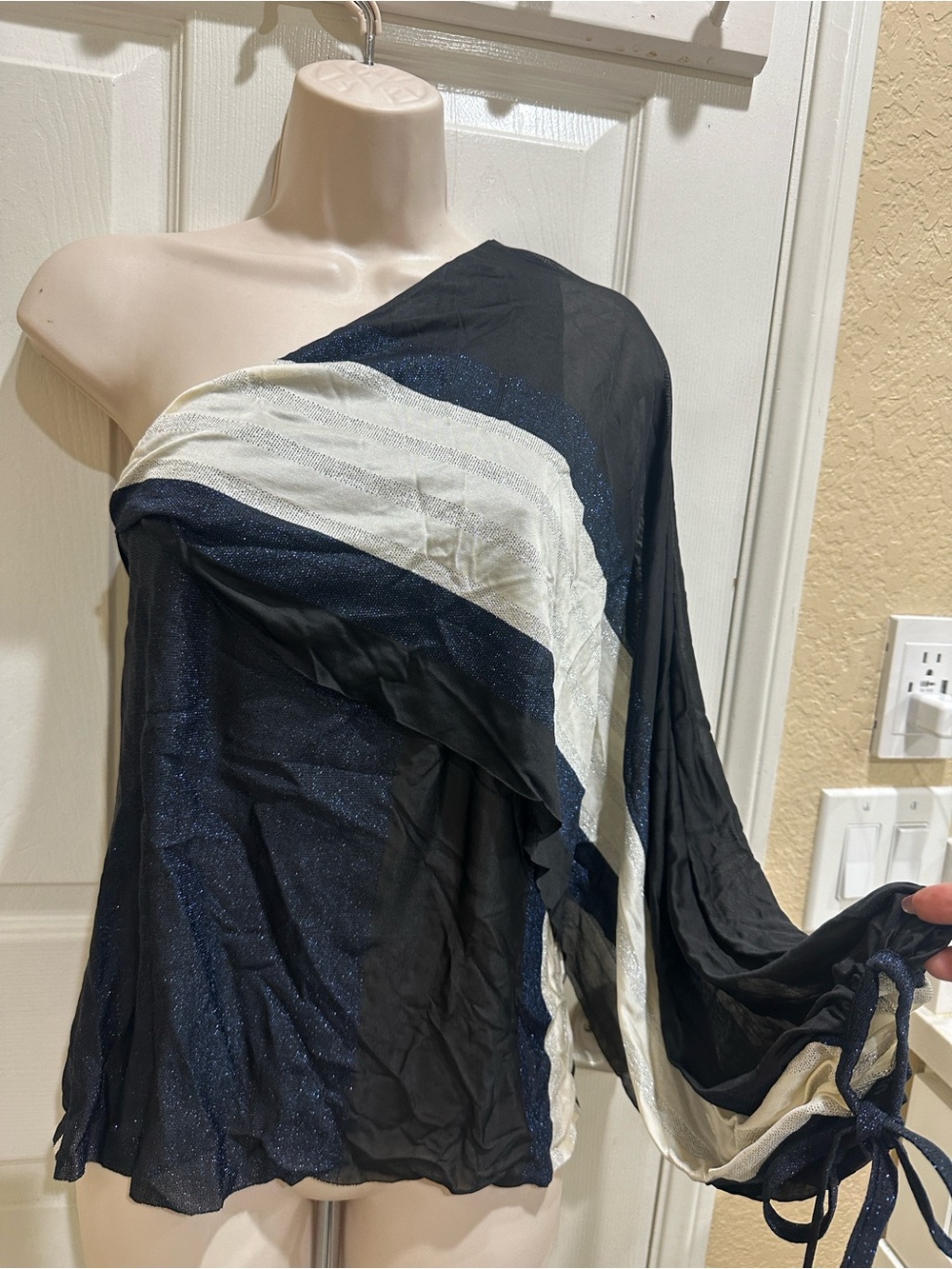 Scanlan Theodore One-Shoulder Navy and White Draped Women's Top size 4